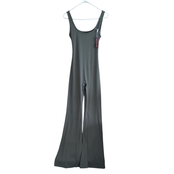 VertVie Olive Green Sleeveless Flare Leg Jumpsuit Size XL - Picture 1 of 7